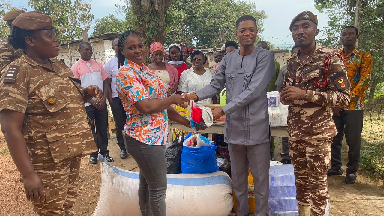 Handing over donations to prison officers